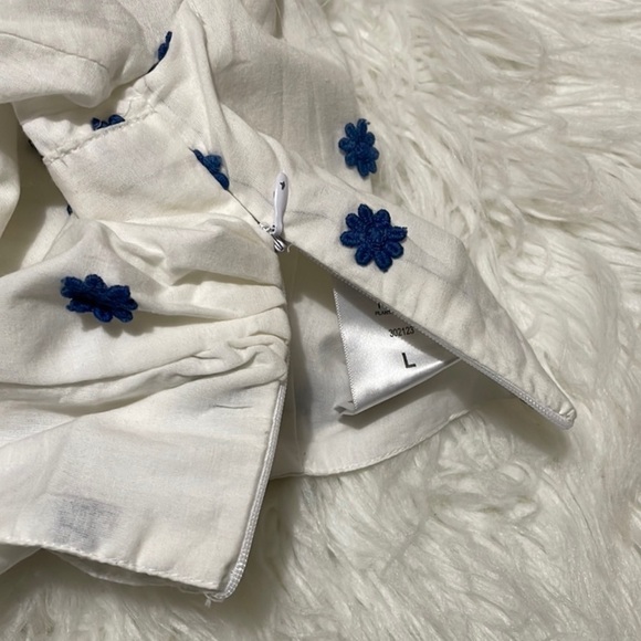 FARM Rio White and Blue Puff Sleeve Crop Top - Picture 6 of 9